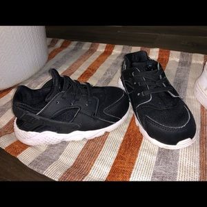 Toddler Black Nike Huarache 8C
